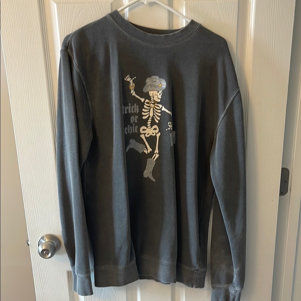 Living fully co/ Mallory Ervin sweatshirt trick or chic medium
